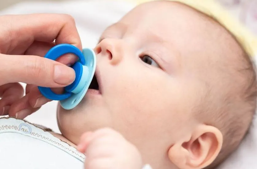 Những cách đơn giản khi mẹ cai sữa cho trẻ