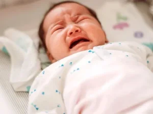 Trẻ sơ sinh bị tiêu chảy lí do là gì và những cách phòng ngừa?