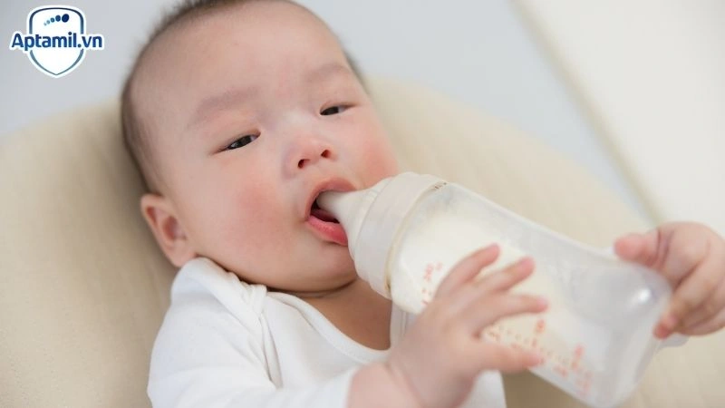 bé dị ứng sữa bò phải làm sao