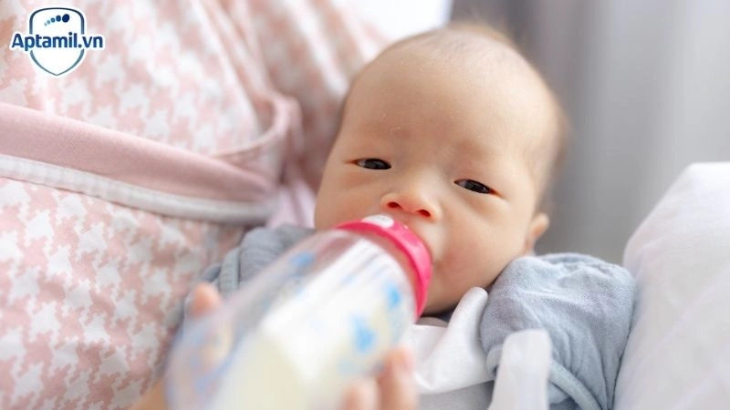 bé dị ứng sữa bò phải làm sao