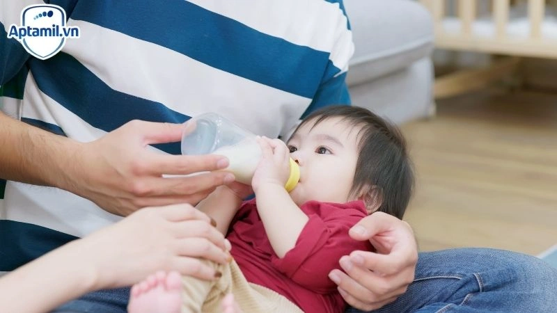 bé hay ốm vặt phải làm sao