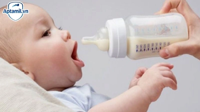 dấu hiệu bé không hợp sữa Aptamil