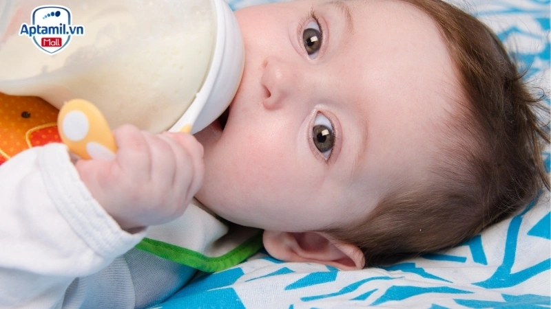 cách chọn sữa cho trẻ hay ốm