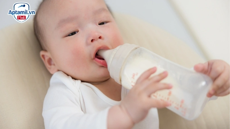cách chọn sữa cho trẻ sơ sinh