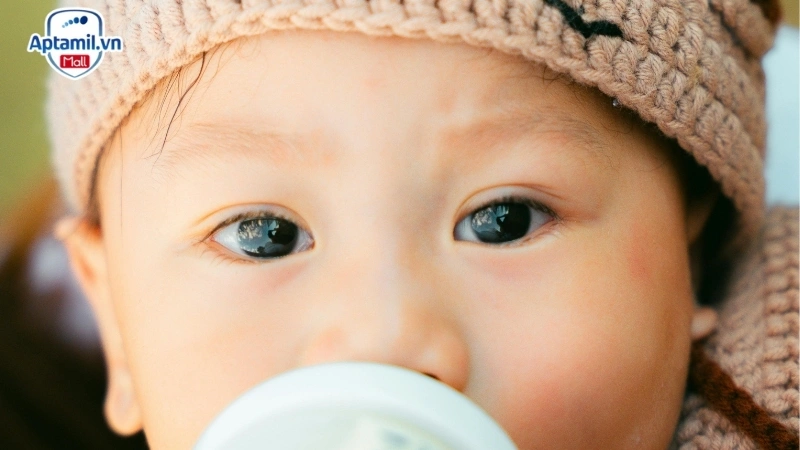 dấu hiệu nhận biết bé dị ứng đạm sữa bò