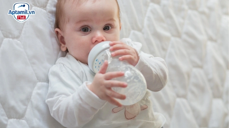 dấu hiệu nhận biết bé dị ứng đạm sữa bò