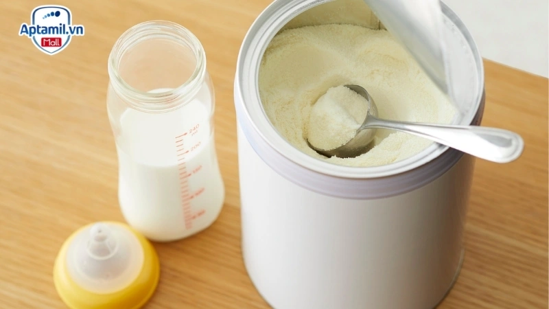 sữa bột cho trẻ sơ sinh