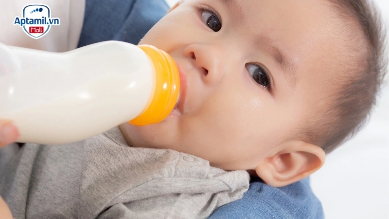 sữa tăng cường sức khỏe cho bé